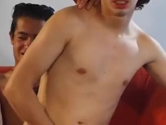 compa&ntilde eros estudiando y cogiendo