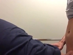 Urso e novinho no reservado do banheiro 6