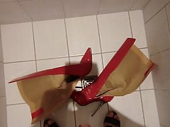 the red laceboots need pee and cum