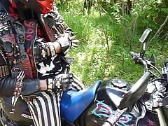 Friend is cummin over my Suzuki DR650 Dakar in my outfit