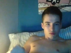 Cute guy jerks off on cam 5