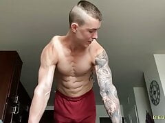 Jerking off after showing some muscles