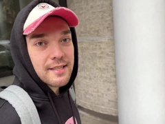 Hetero gives a Risky Deep throat at Public Rest room [4K]