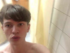 (Risky) Steamy Guy Fap In Douche At The Gym