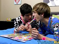 Jacob Grant slurping on twinks big dick before raw riding