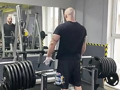 Gym time! Big muscles!