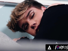 Pretty Fem Twink Jordan Lake Gets Raw Dominated By Hung Hunk Manuel Skye