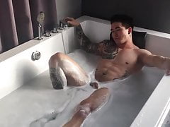 Model Logan Nguyen show big cock