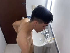 Jovencito, shower, colombiano