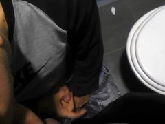 Homosexual din Bucuresti suge pula 6