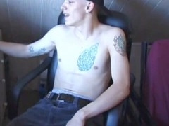 Inexperienced amateur twinks Xander and Lewis enjoy giving blowjobs