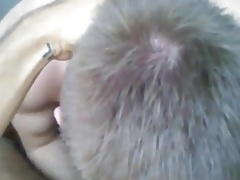 Este si que saber saborear la lefa rica