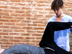 Masseur gives a massage which leads to a happy ending