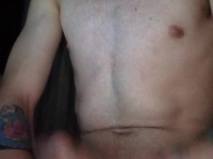 Novinho magrinho se mostrando e gozando com a câmera