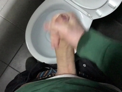 RISKY! STROKING OFF IN PUBLIC WC (23cm)Teenage Fellow
