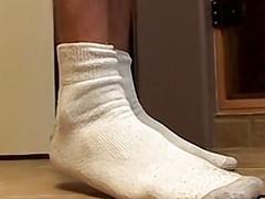 Gay twinks play with their feet before going for blowjobs