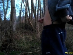 Watch this amateur guy jerk off in public while showing off his moves