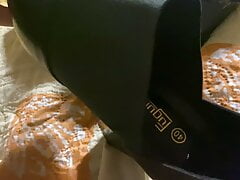 Little quick cum on my new green heels