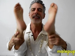 Yoga master Richard Lennox did some chakra yoga meditation through foot worship