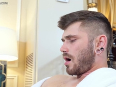Dean Dallas Greases Up His Cock-Squeezing Fuck-Hole For A Good-Sized Salami