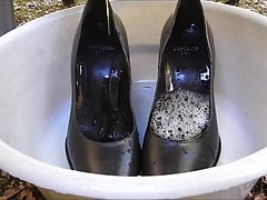 Piss in wifes grey high heel shoes