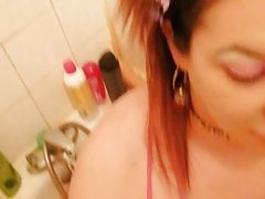 Nawal la petite salope qui adore sucer