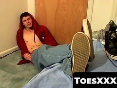 ToesXXX.com - Skater dude jerks his cock and shows off his feet in solo foot tease
