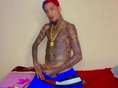 I'M TOTAL OF INSATIABLE THE PICK IS LIKE AN METAL