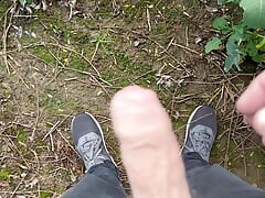 Outdoor wank and cum in a field