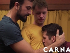 Stepfather Mason Lear and stepuncle share son Maxx Monroes thirsty crevasse