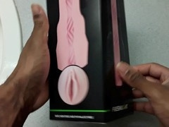 unboxing and using my new fleshlight toy