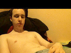 Young college guy jerking off on cam