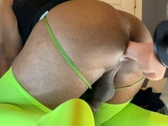 Ass gets filled by fuck machine resulting in anal climax
