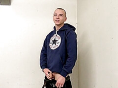 Brazen amateur guy gets fucked in the butt in a parking lot