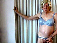 wild Gigi displaying new Boxing Day brassieres