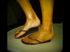 Try to fuck a bit my feet in rubber flip flops