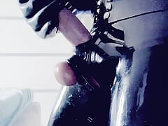 Fullrubber wank and cum