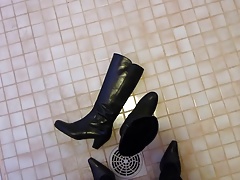 Piss in wifes leather boot