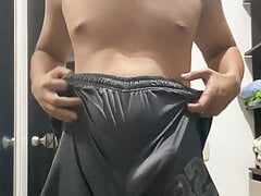 Me manoseo el chimbo debajo de la pantaloneta