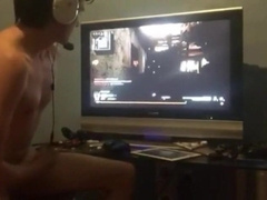 Youngster Plays Call of Duty and Spunks