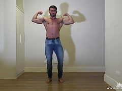 Muscle worship bodybuilder