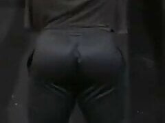 Que nalgotas de Jorge Tabet...!