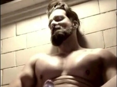 Muscular Stud Shows Off on Webcam 2