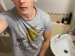 Young man jerks off a cock in his neighbor's bathroom LOL
