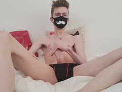 French Twunk Wanking off and Display his Soles