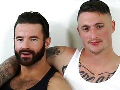 Straight guy pounds a homo hottie in gay porn vid