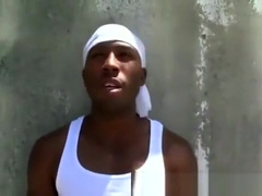 Muscley interracial thug sucks cock