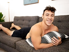 Solo hottie with a cute face blows a massive load