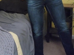 Muscle Dad peels off after work and jacks off for camera