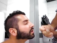 BBC facializes guy in the gym bathroom
